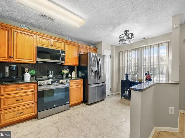 205 Royal Dr, Marlton, NJ 08053
