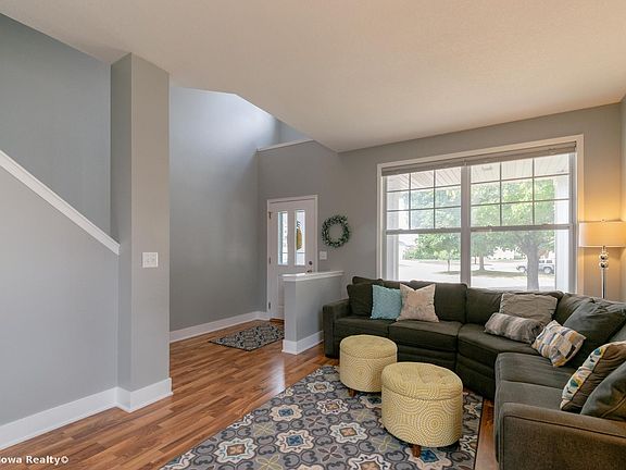2nd image of 201 Bridgewood Dr