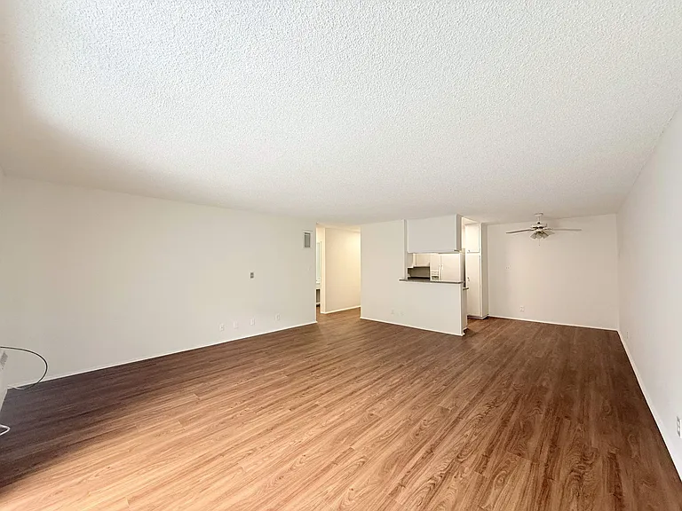 Addison 14311 — Photo 20
