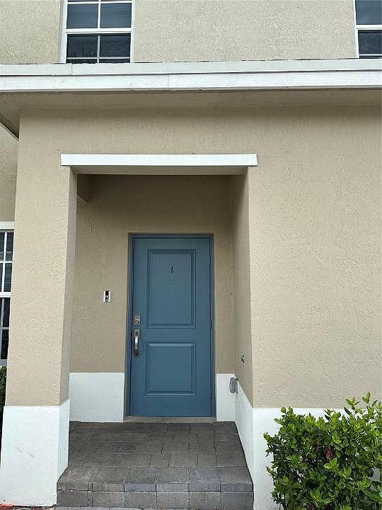 1st image of 381 NE 5th Pl