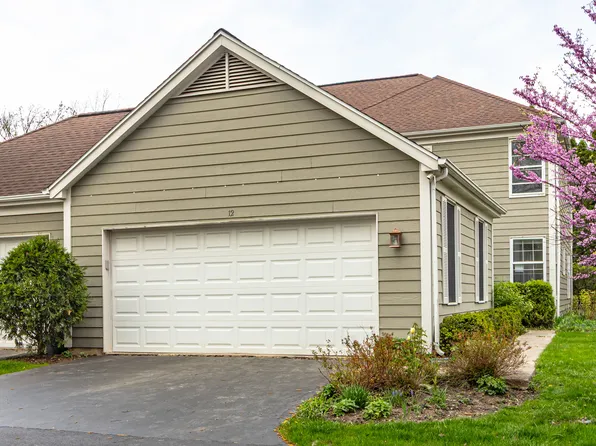 12 Sommerset Ln, Lincolnshire, IL 60069