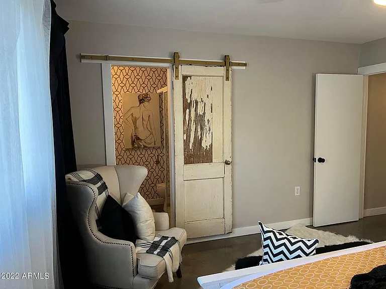 1273 E Maryland Ave #B — Photo 37