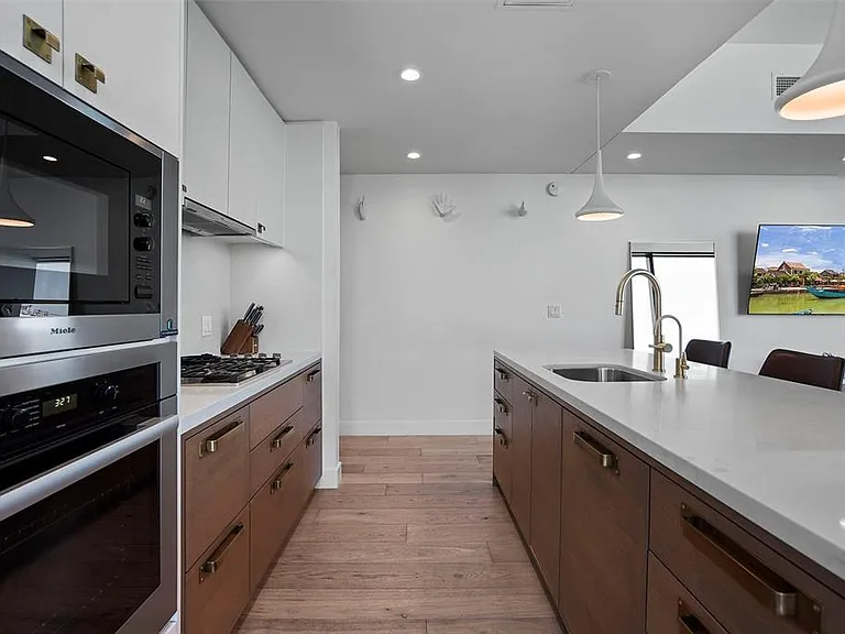 70 Rainey St #1409 — Photo 10