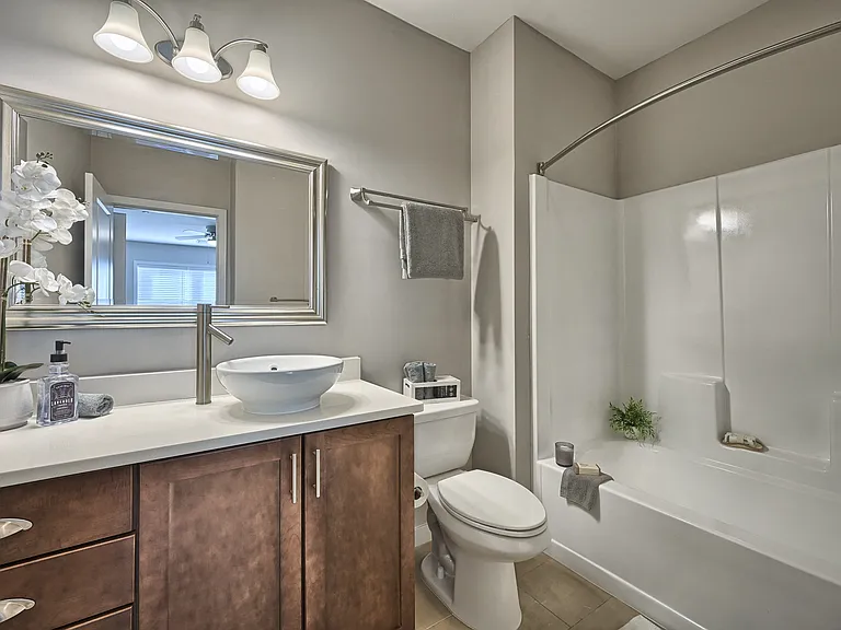 CenterPointe Apartments — Photo 22