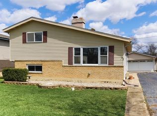 77 S Evergreen Ave, Addison, IL 60101