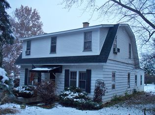 807 S Edgelawn Dr, Aurora, IL 60506