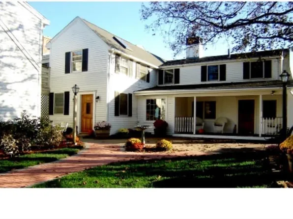 2 Franconia Ave #1, Natick, MA 01760