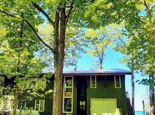 17724 N Ridgewood Dr, Arcadia, MI 49613