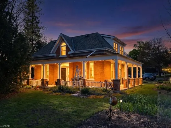 311 Brock Rd, Hamilton, ON L9H 5H4
