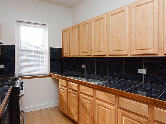 3rd image of 1003 W Sunnyside Ave Unit 4