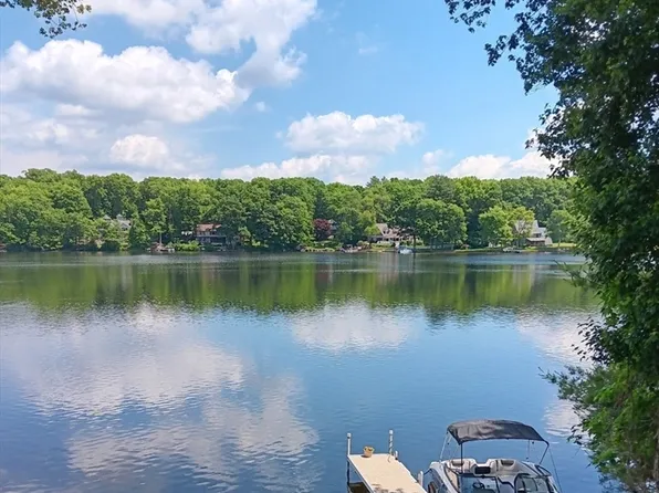 67 S Charlton Shore Rd, Charlton, MA 01507