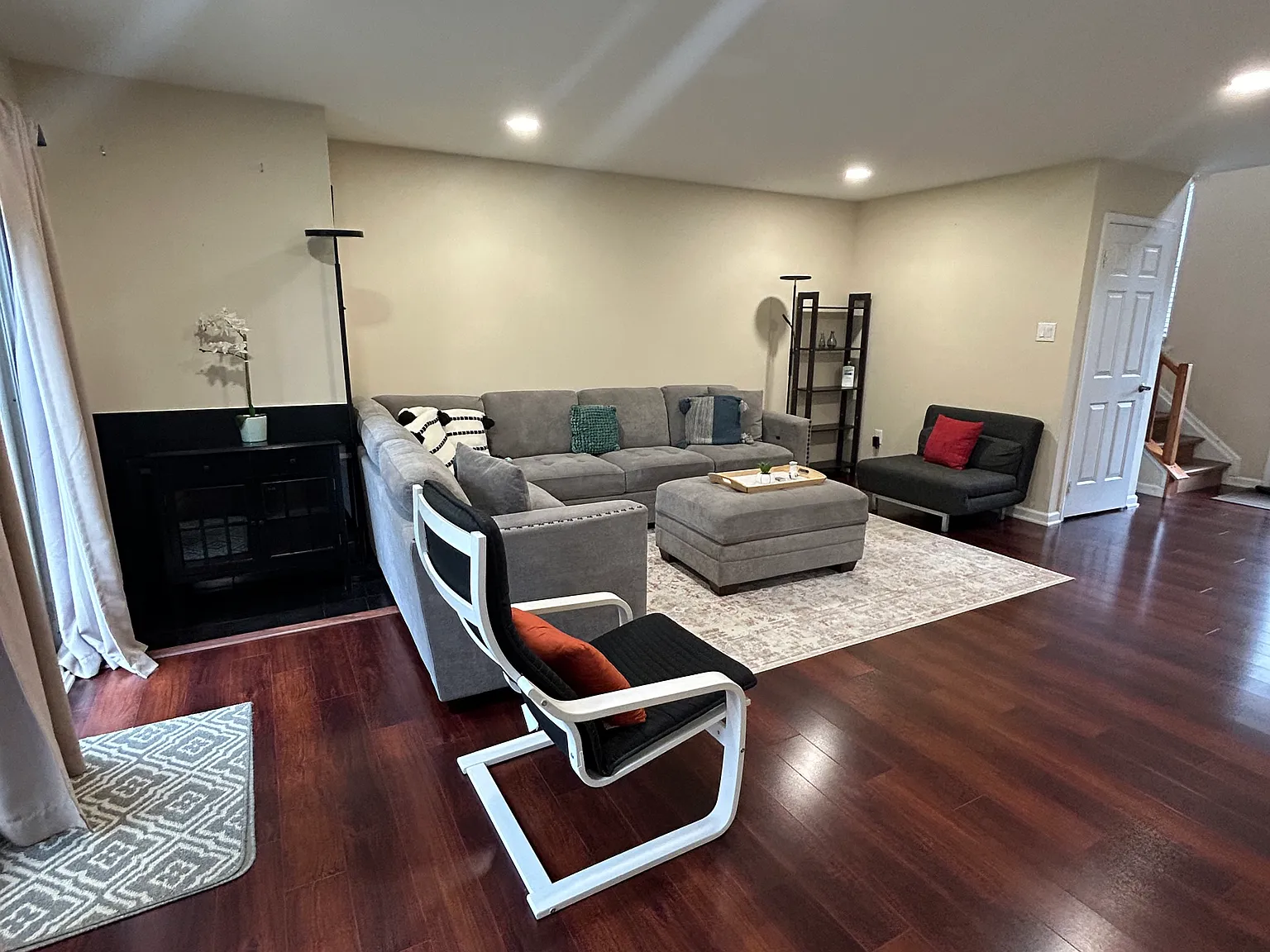 3 bed, 2.5 bath, 1528 sqft, $3,400 — Photo 4