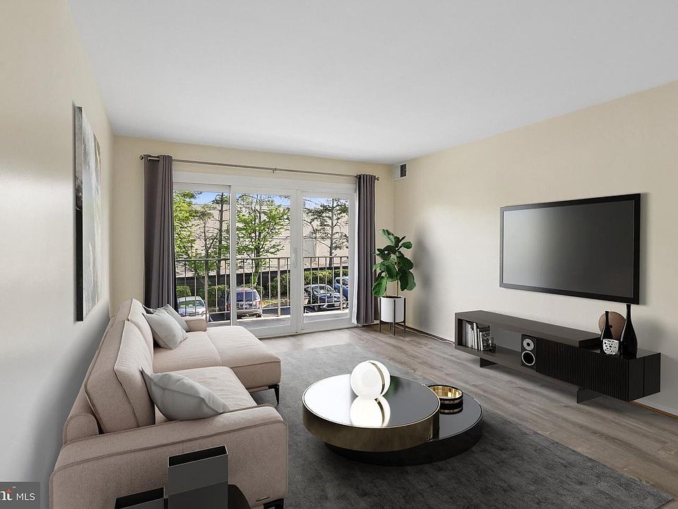 1st image of 11925 Parklawn Dr APT 203