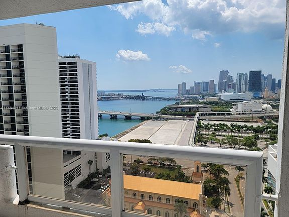 3rd image of 1717 N Bayshore Dr #A-2952