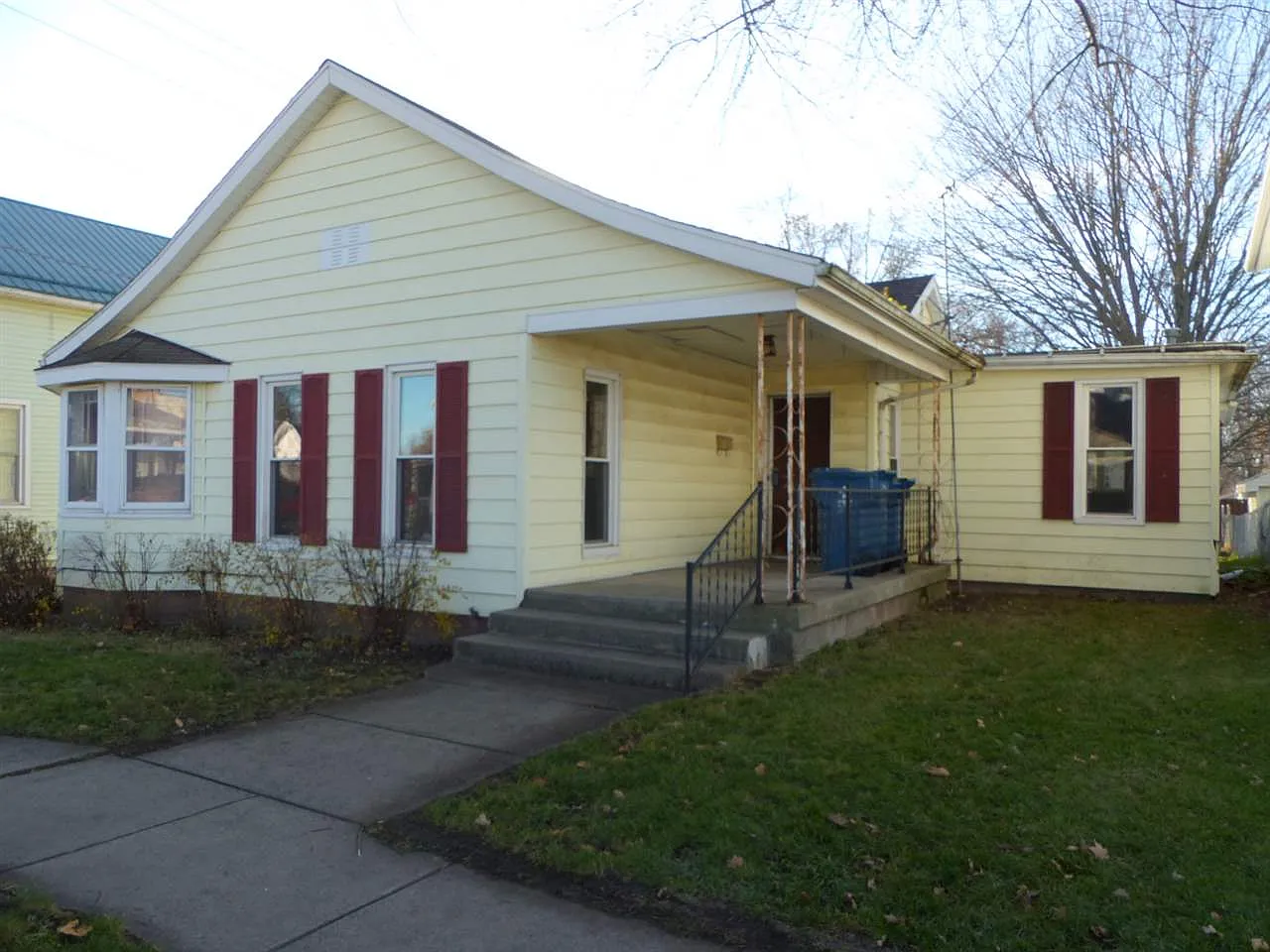 114 E South St photo 1