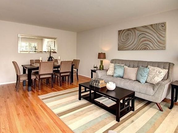 4th image of 831 Los Altos Ave