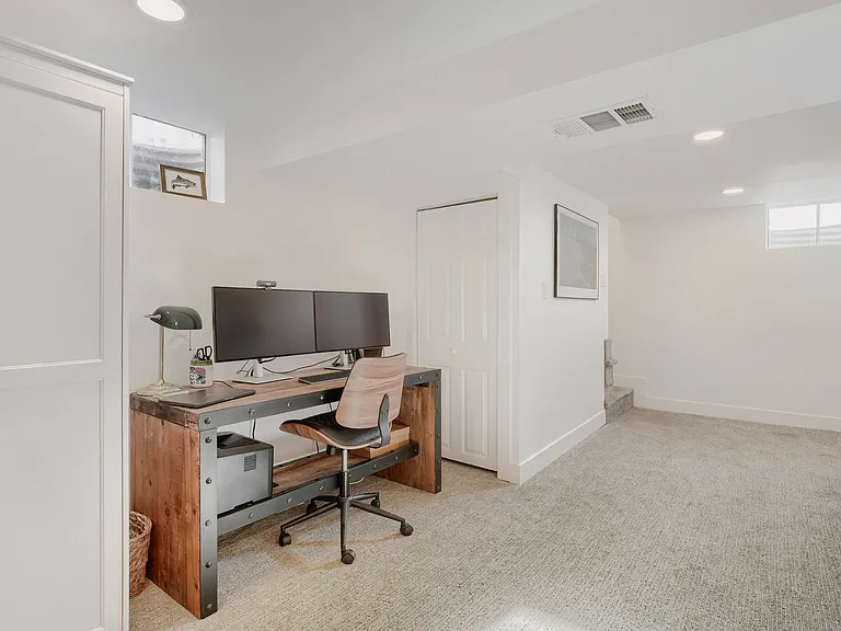 2215 Syracuse St — Photo 19