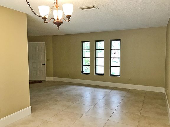 Entrance / Dining Room