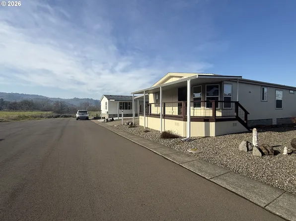 213 River Ridge Ave, Roseburg, OR 97471