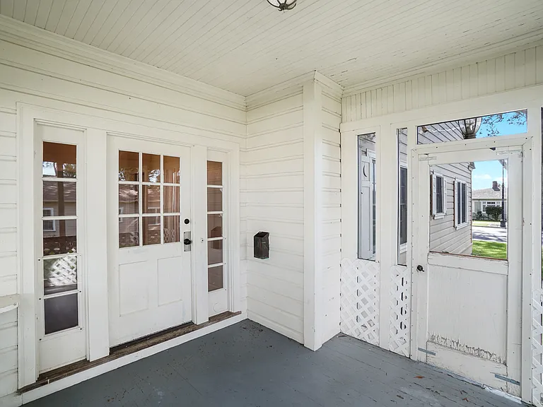 1004 Azuar Dr — Photo 4