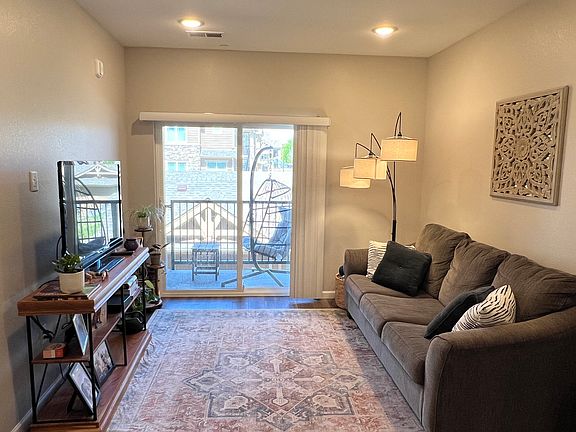 5th image of 9962 W Victoria Pl #203