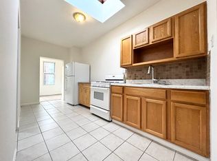 25-52 34th St #1, Astoria, NY 11103