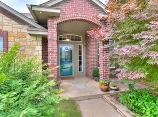 113 Stone Creek Rd, Midwest City, OK 73130