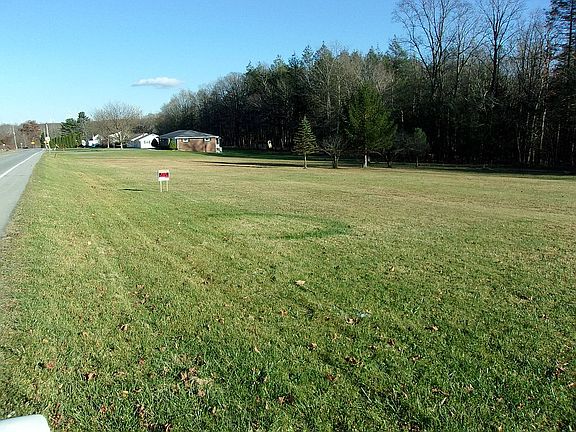 4th image of 796 Forest Hills Dr