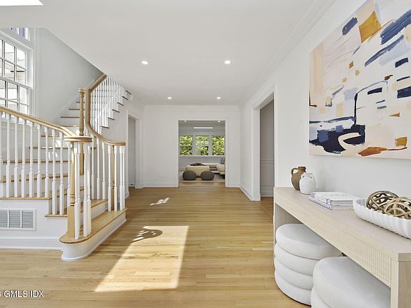 3rd image of 40 Ridgeview Ave