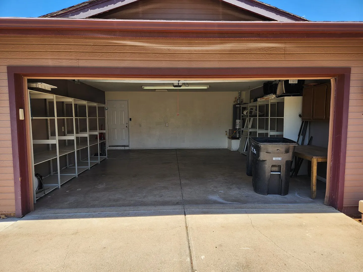 Furnished - Executive 3 bed / 3 bath Home with Huge Bonus/Game Room — Photo 3