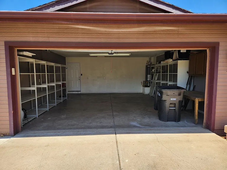 400 E Phoenix St — Photo 3