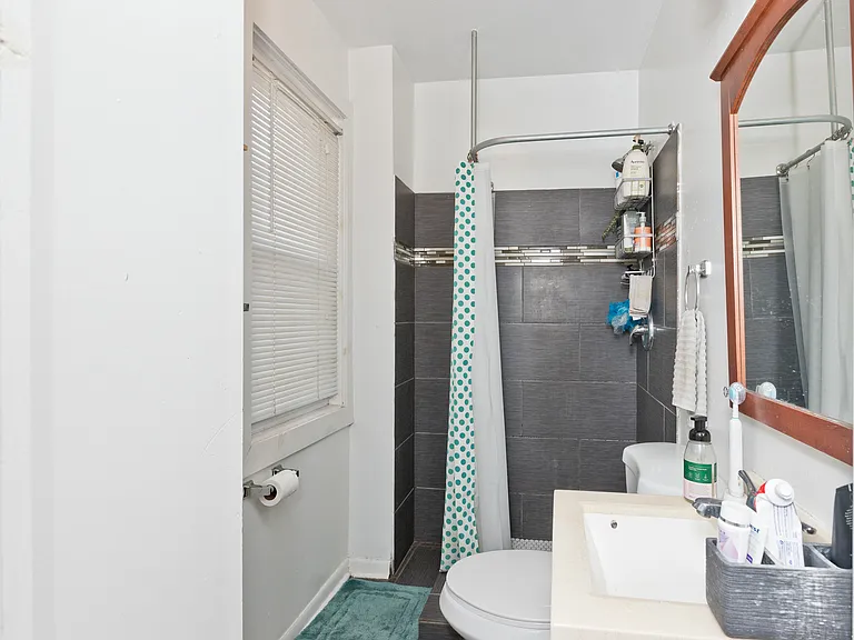 1431 W Flournoy St #1F — Photo 6