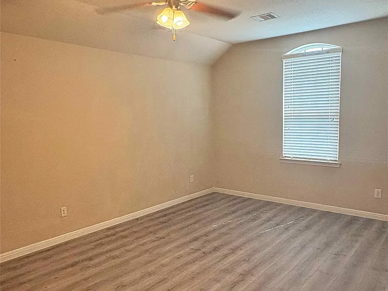 4423 Fenetre Forest St — Photo 18