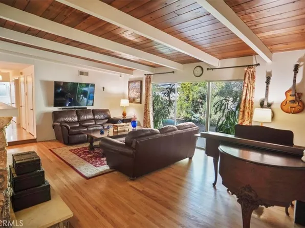 8636 Delco Ave, Winnetka, CA 91306