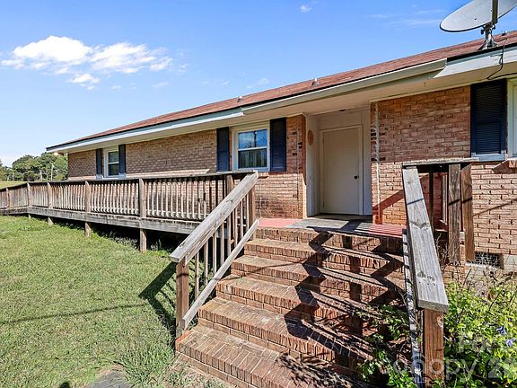 5th image of 945 Alvin Hough Rd