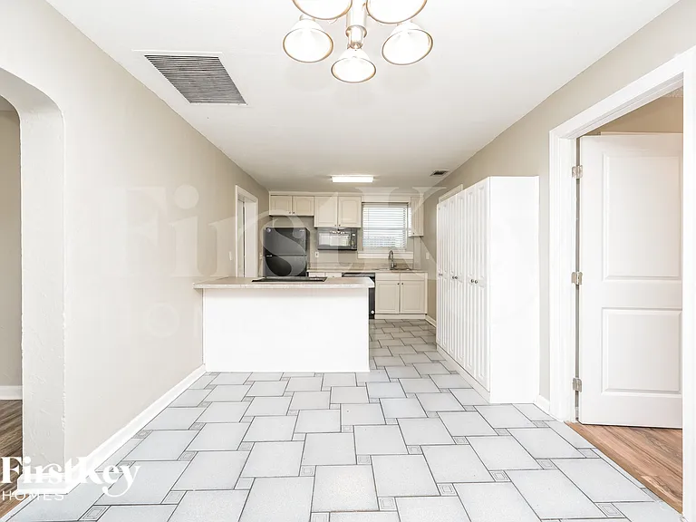 7309 N Dartmouth Ave — Photo 3