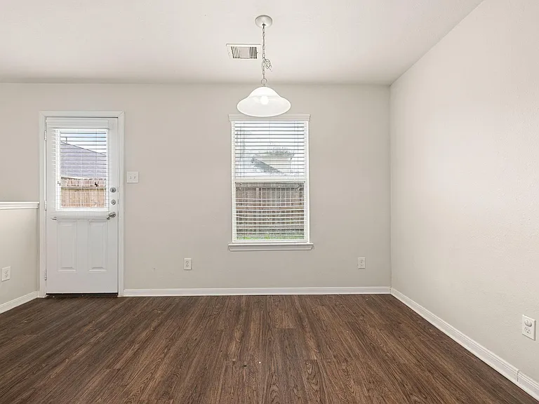 21415 Partha Way — Photo 8