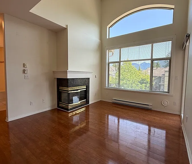 3176 Plateau Blvd — Photo 2