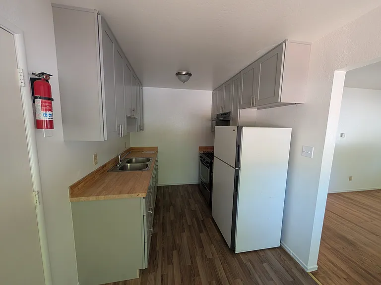 300 W 14th St #1 — Photo 2