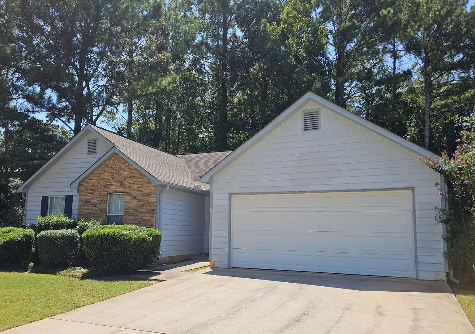 3 Bedroom 2 Bath Fayetteville Home — Photo 4