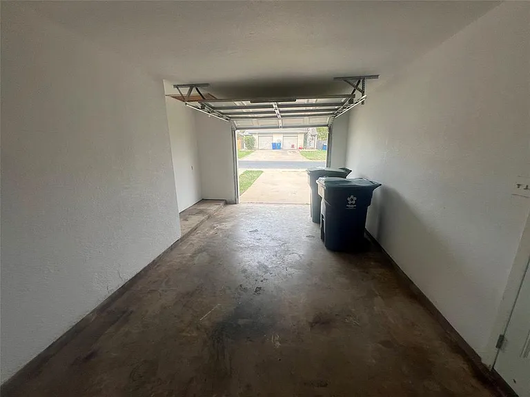 807 Lloyd Ln — Photo 14