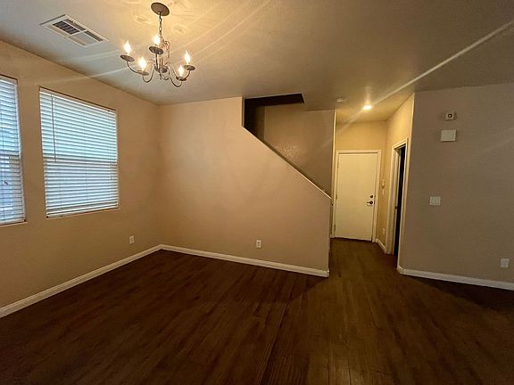 5th image of 933 Purdy Lodge St