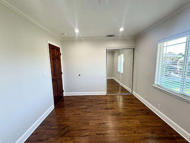 2494 Lone Oak Dr — Photo 38