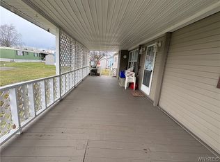 349 Old Beebe Rd, Lockport, NY 14094
