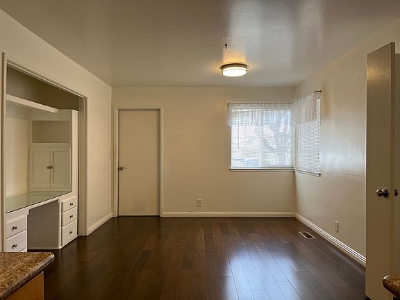 4th image of 1077 Wilmington Ave