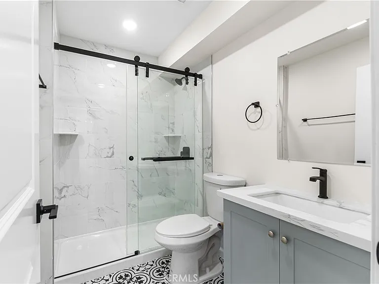 523 W 12th St #5 — Photo 10