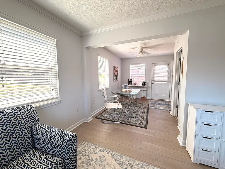 415 Parkdale Dr #6A — Photo 8