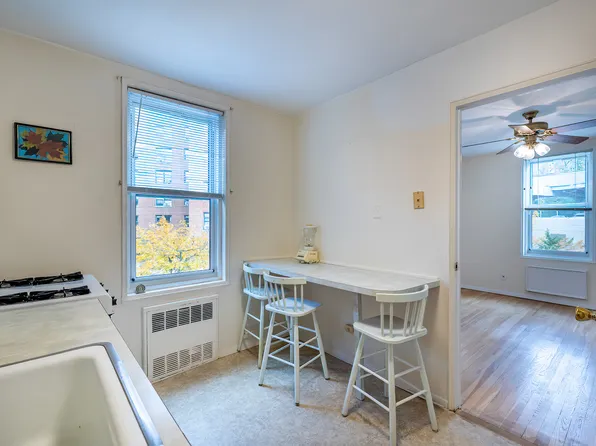 2390 Palisade Avenue image 7 of 24