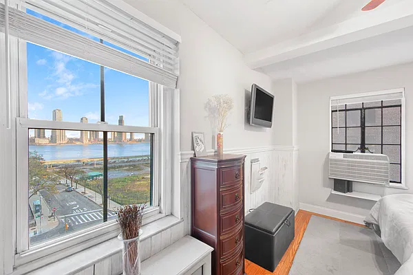 Sold by Compass | media 3