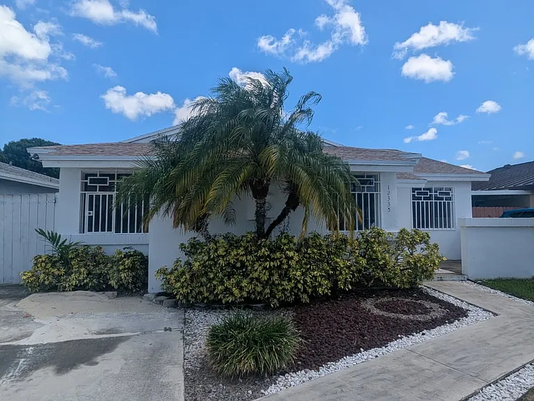 12335 SW 193rd St — Photo 2